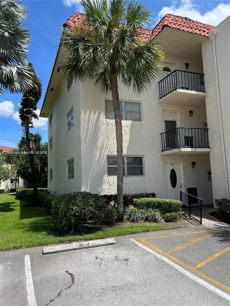 HOLLYBROOK GOLF AND - Residential Lease