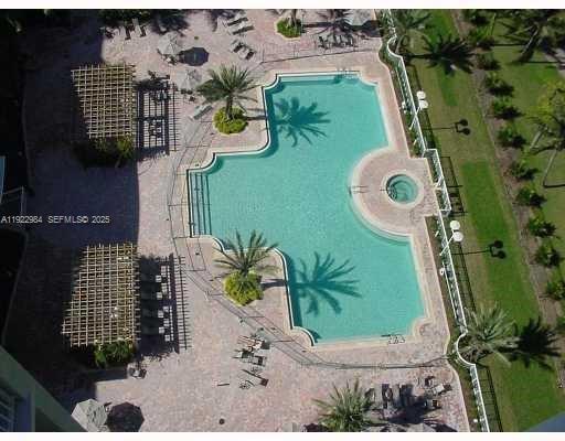 DUO CONDOMINIUM EAST - Residential
