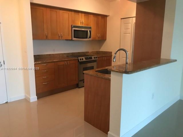 DUO CONDOMINIUM EAST - Residential