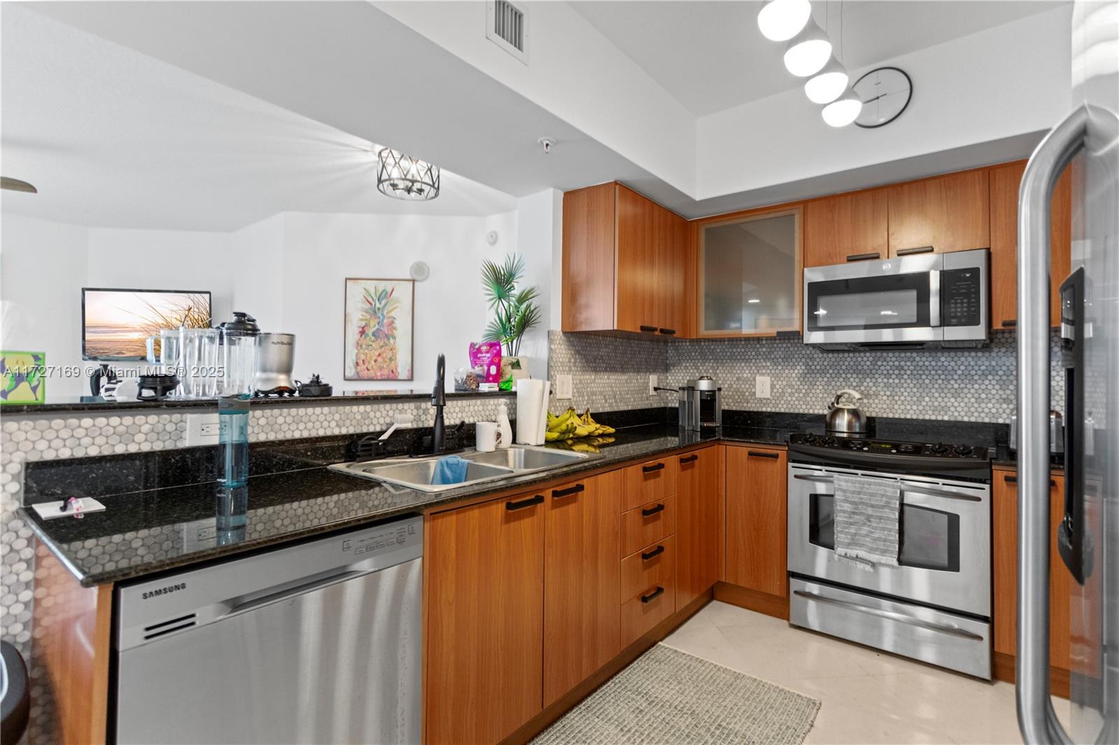 LA PERLA CONDO - Residential