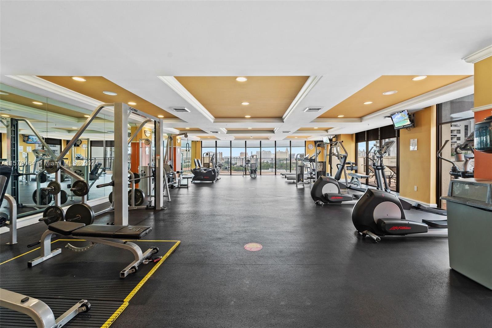 PUERTA DE PALMAS CONDO - Residential Lease