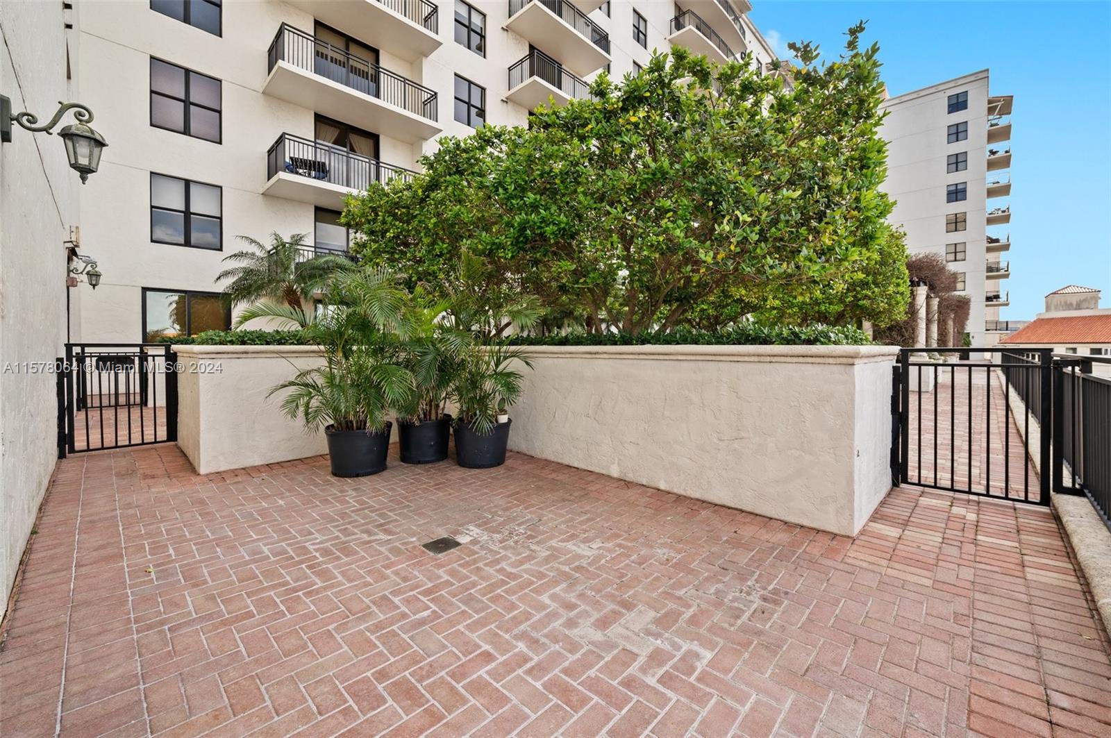 PUERTA DE PALMAS CONDO - Residential Lease