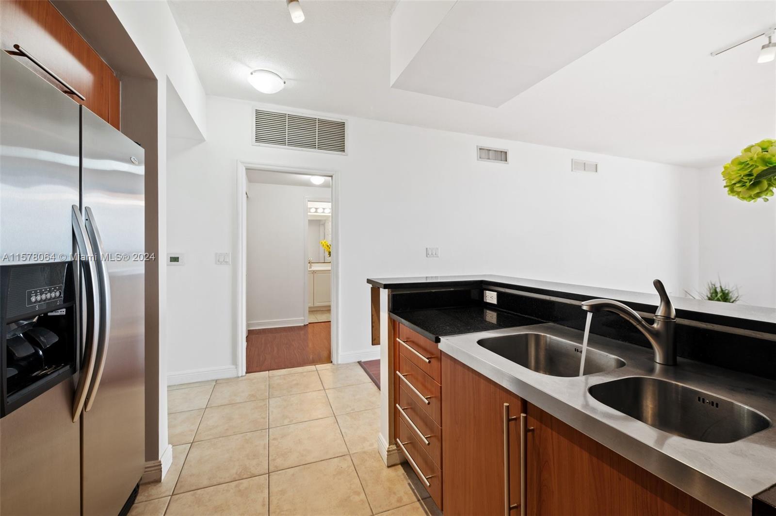 PUERTA DE PALMAS CONDO - Residential Lease