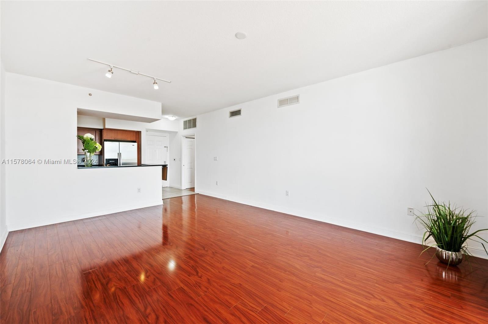 PUERTA DE PALMAS CONDO - Residential Lease