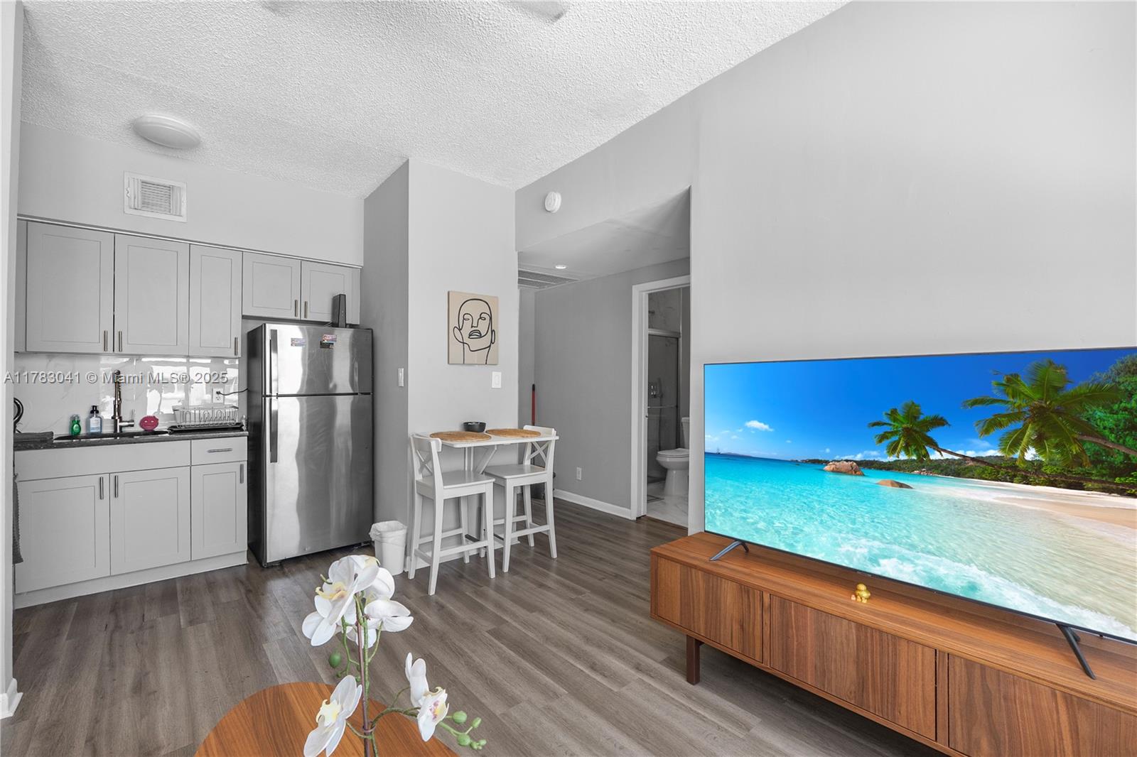 WINDSOR PLAZA CONDO - Residential Lease