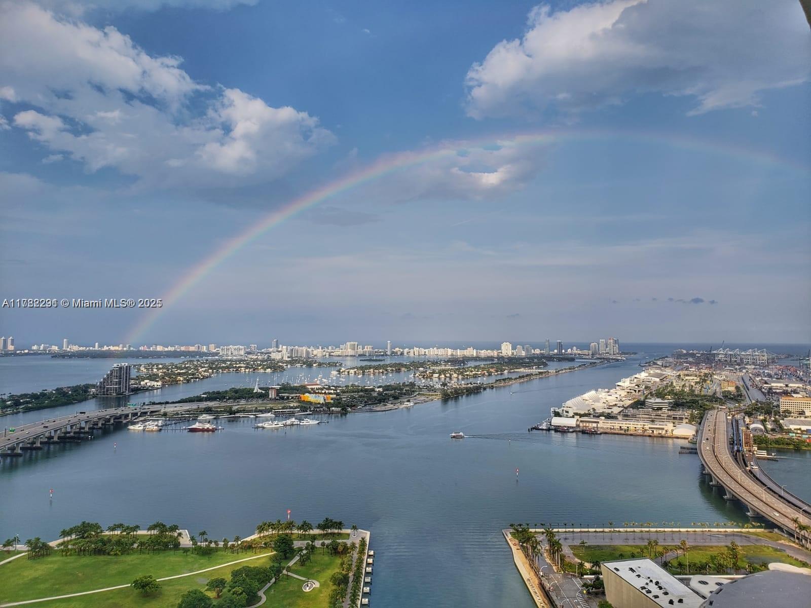 1 Bedroom, 1.5 Bathrooms + DEN , where the Den may be used as an office or as an additional bedroom. Wood flooring throughout, Custom Kitchen, spacious Custom walk-in Closet, washer and dryer in the unit. Assigned Parking space. The apartment is located at MarinaBlue Condo, one of the most iconic Condos in Miami. Luxury amenities include 2 pools, barbecue area, beach volley field, fitness center, club house, business room. At the ground floor retail with stores and restaurants and CVS open h24. Walking distance to Arena, Bayside shops and restaurants, Bayfront Park and just across the street the beautiful Maurice A. Ferré Park with recreative areas, Science Museum and Art Museum. The perfect location offer an easy access to I-95, South beach, Brickell, Wynwood and Design District.