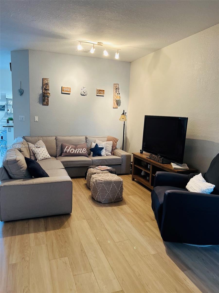 Isles of Bayshore - Residential