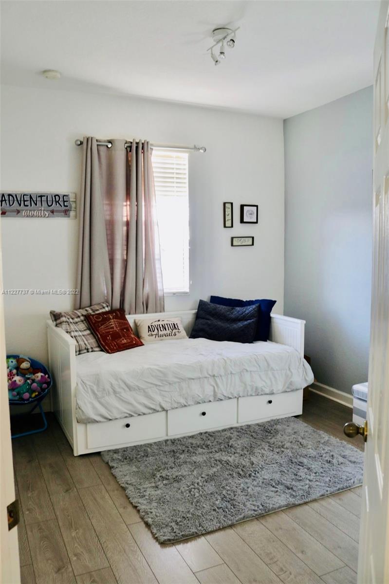Isles of Bayshore - Residential