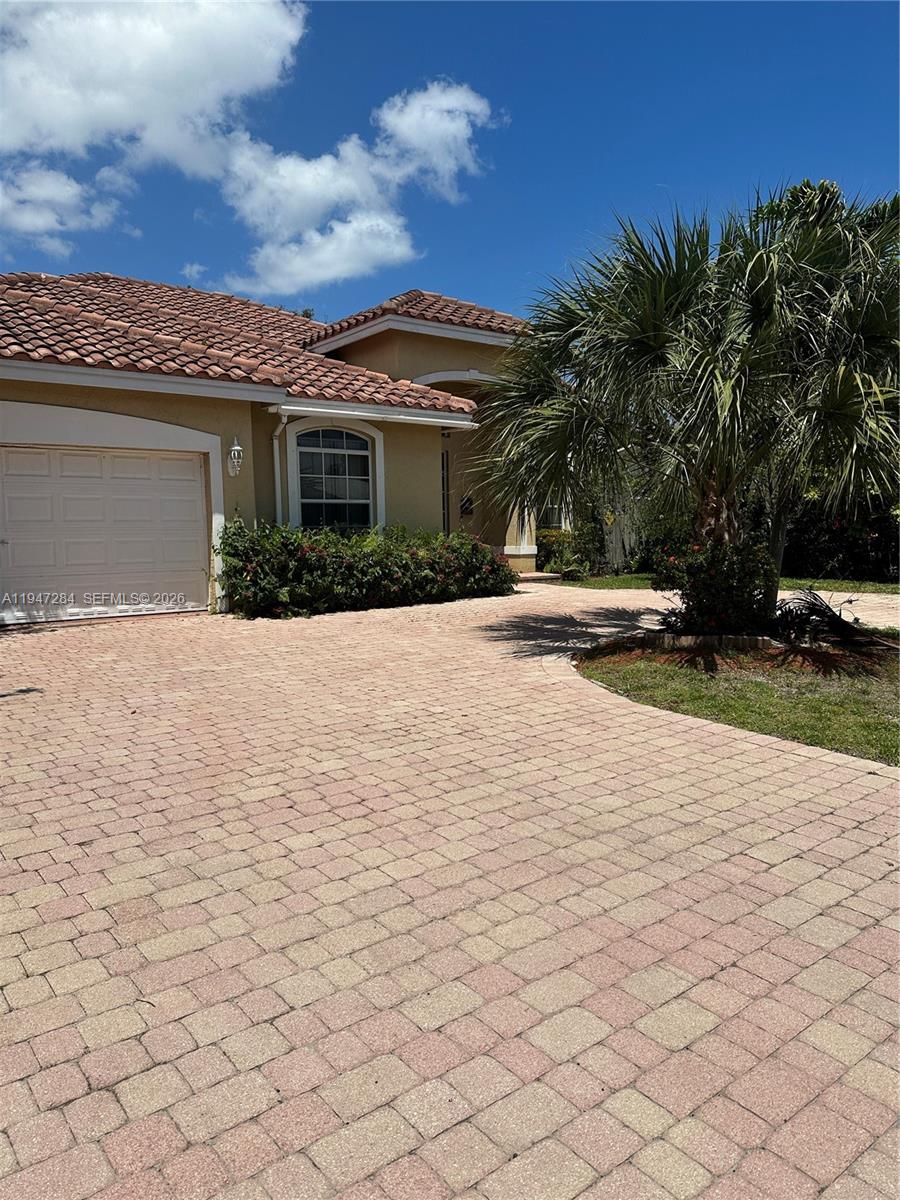 Very nice and beautiful house. Ease to show. Great location ! 3 bedroom and 3 bathroom !Close to the beach and close to shopping!!Don’t miss this great opportunity to own a home in a well-sought-after location that offers the relaxed lifestyle many buyers are looking for. Ease to show. Motivated seller .