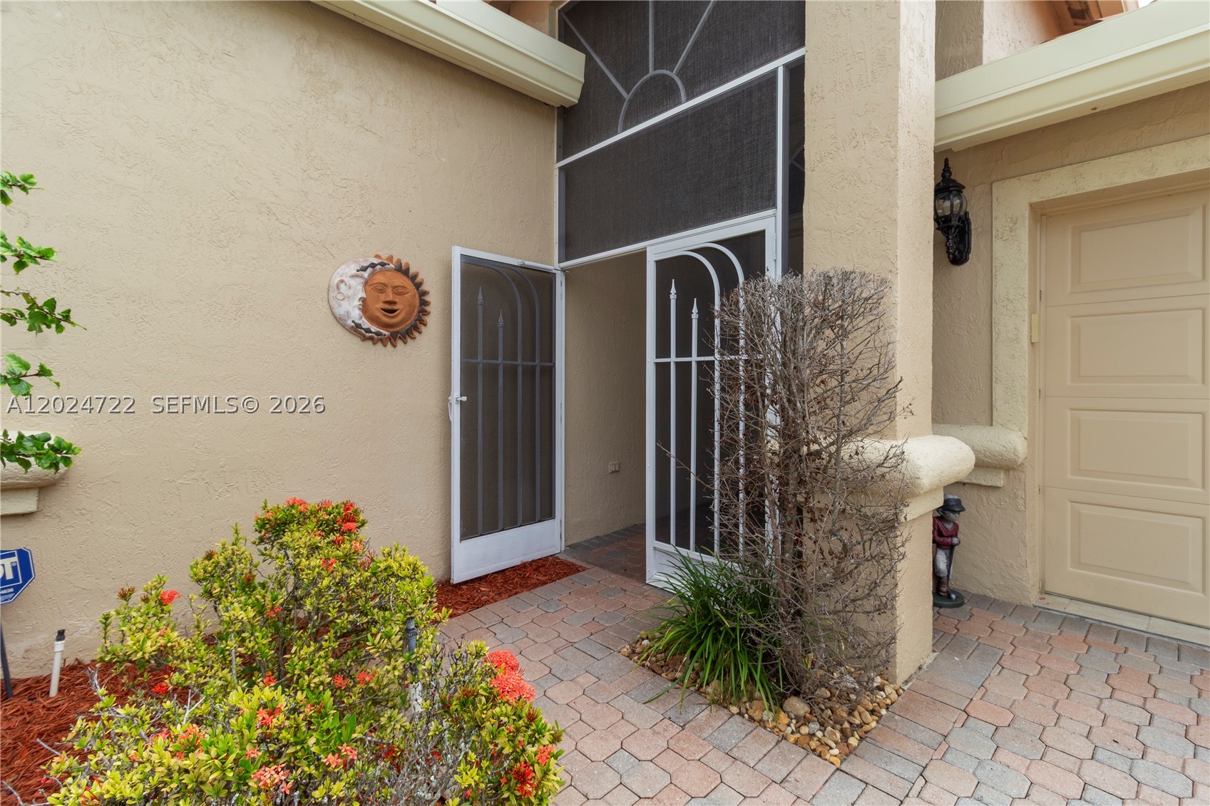 TWIN LAKES - Residential