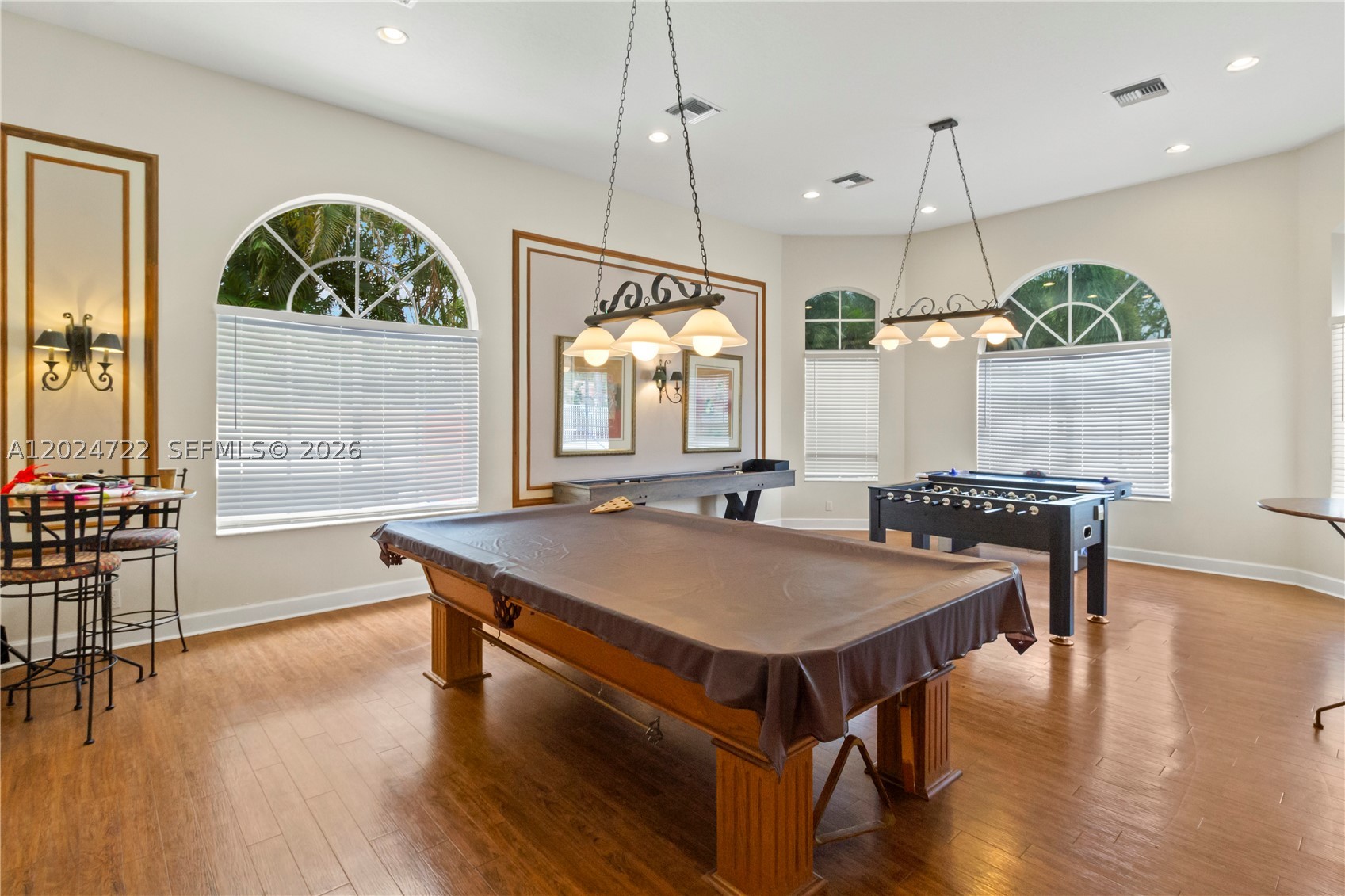 TWIN LAKES - Residential