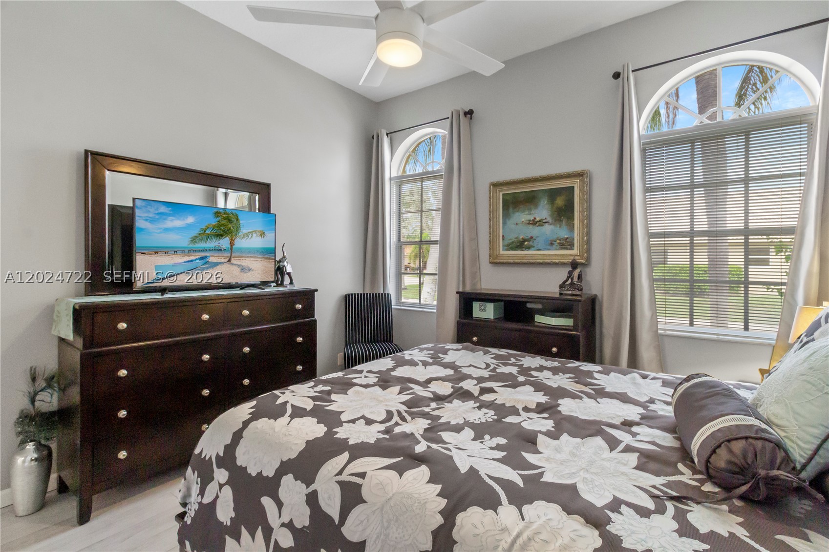 TWIN LAKES - Residential