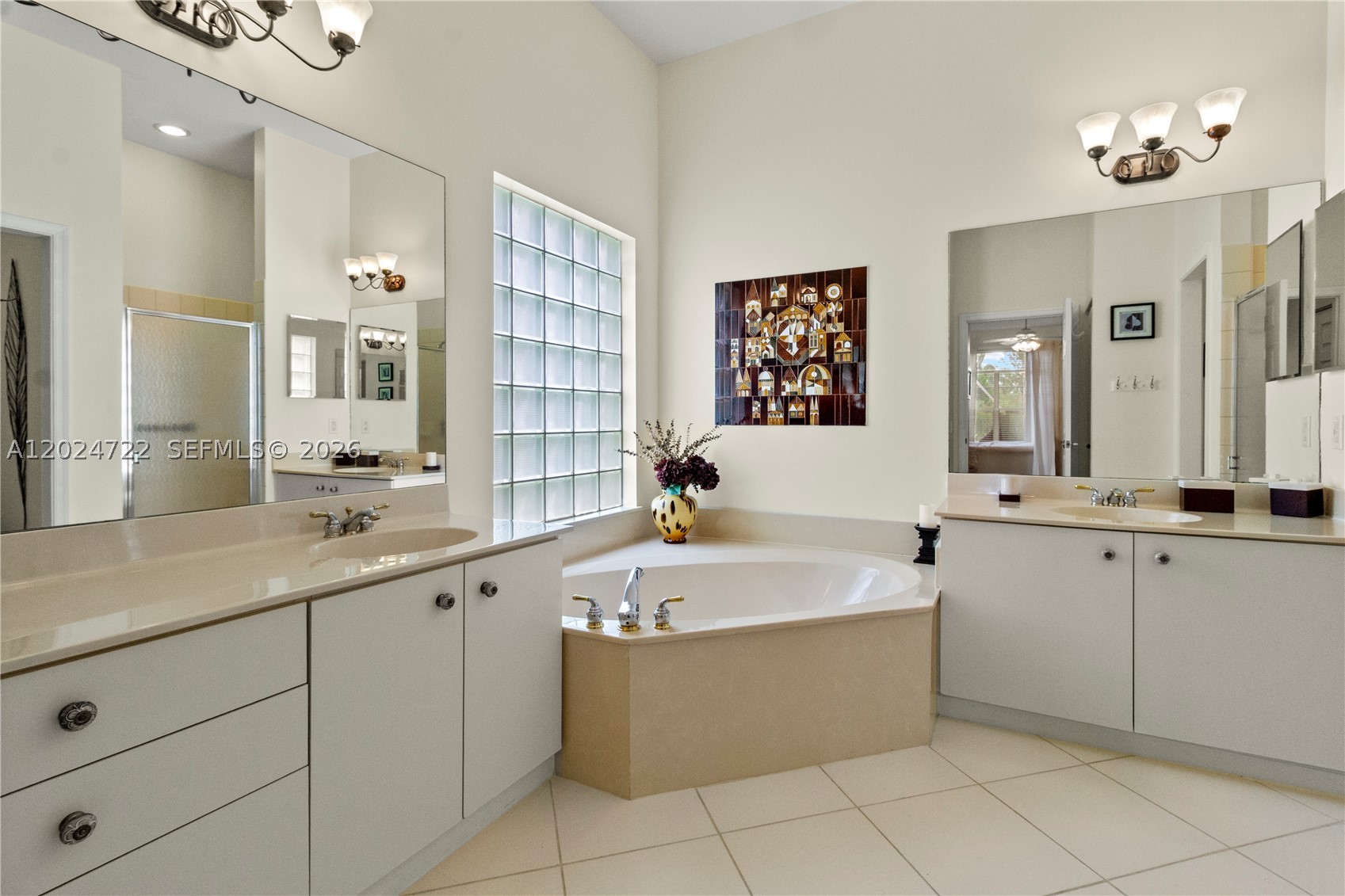 TWIN LAKES - Residential