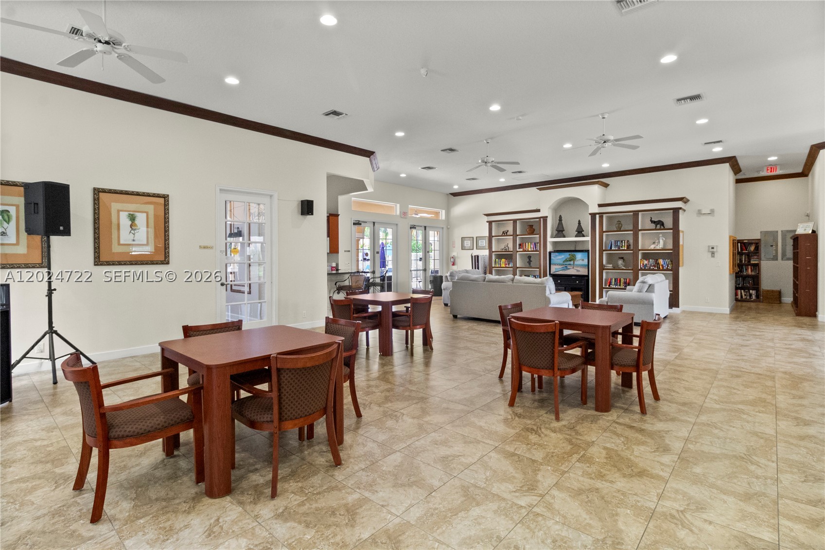 TWIN LAKES - Residential