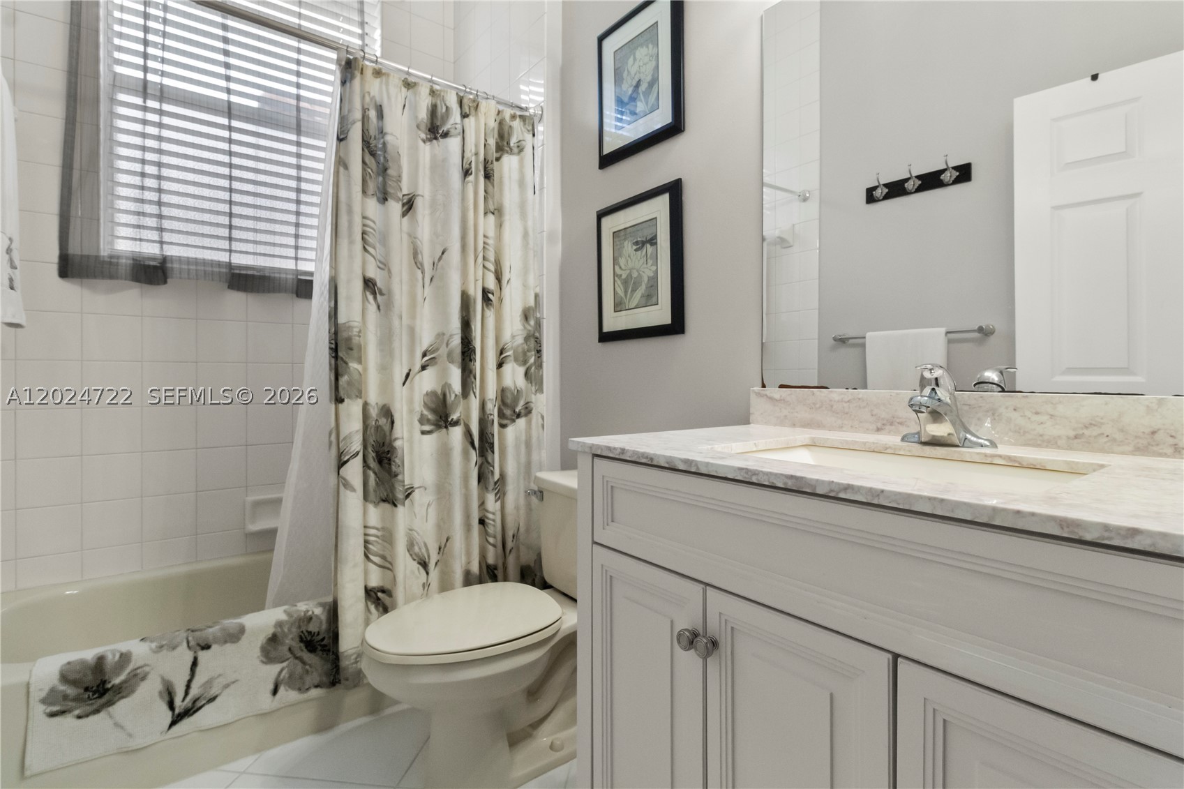 TWIN LAKES - Residential