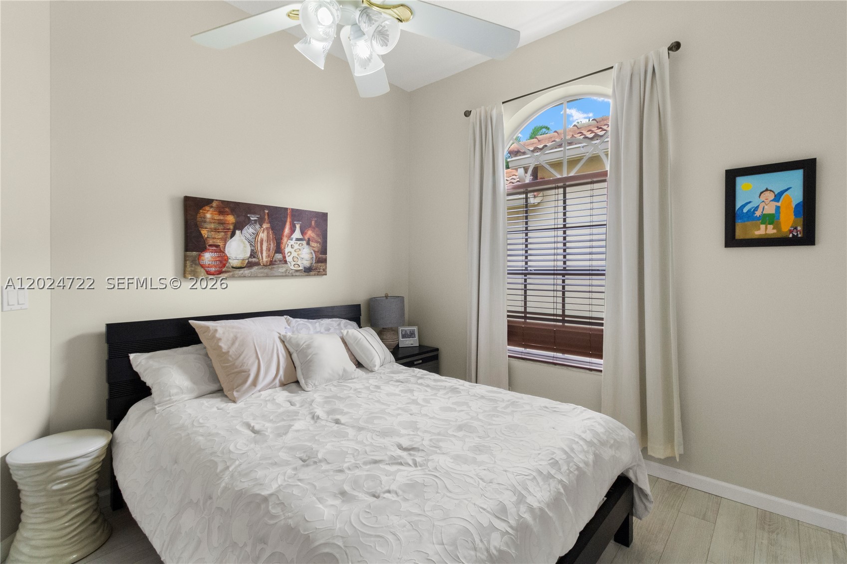 TWIN LAKES - Residential