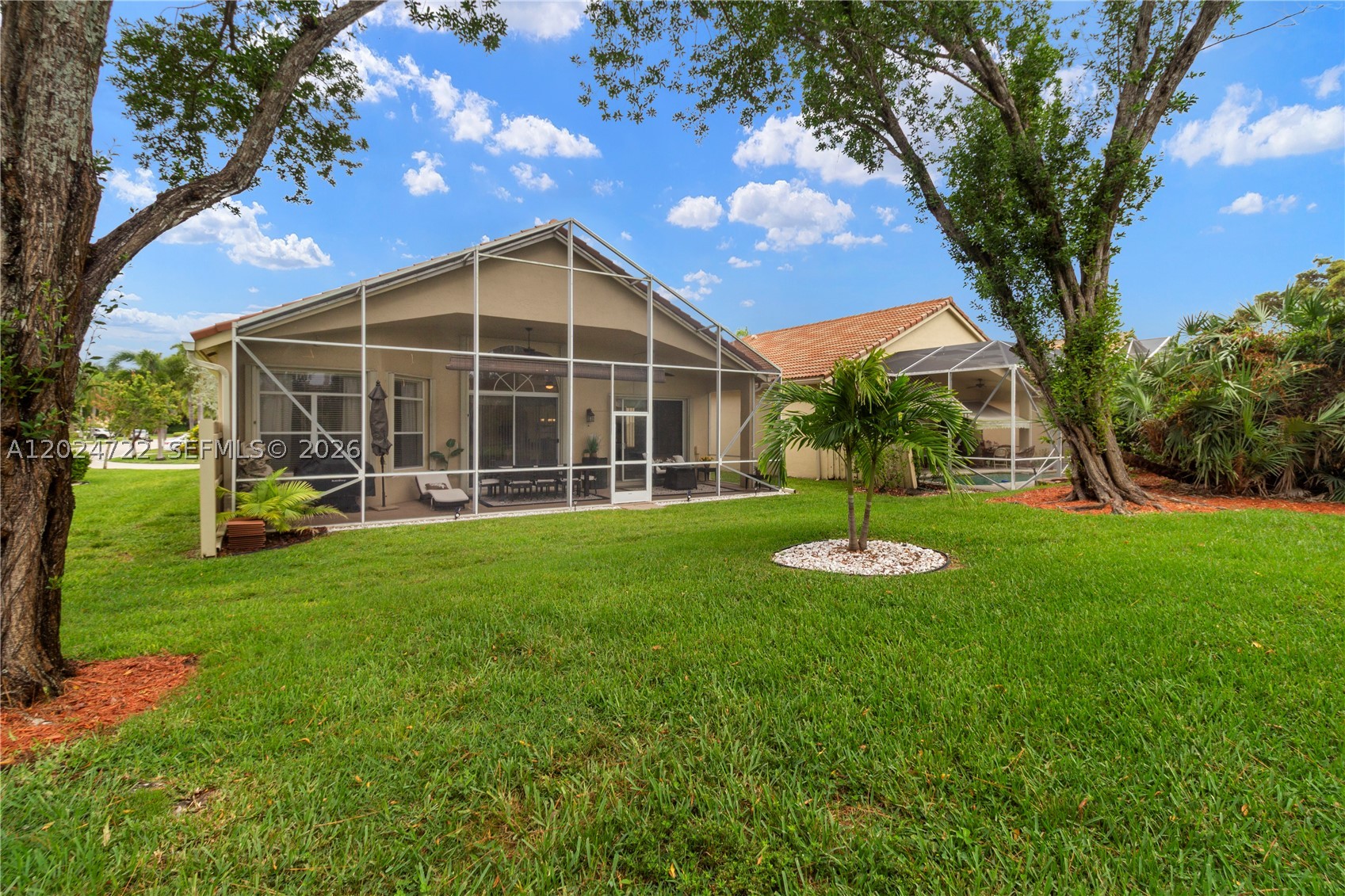 TWIN LAKES - Residential