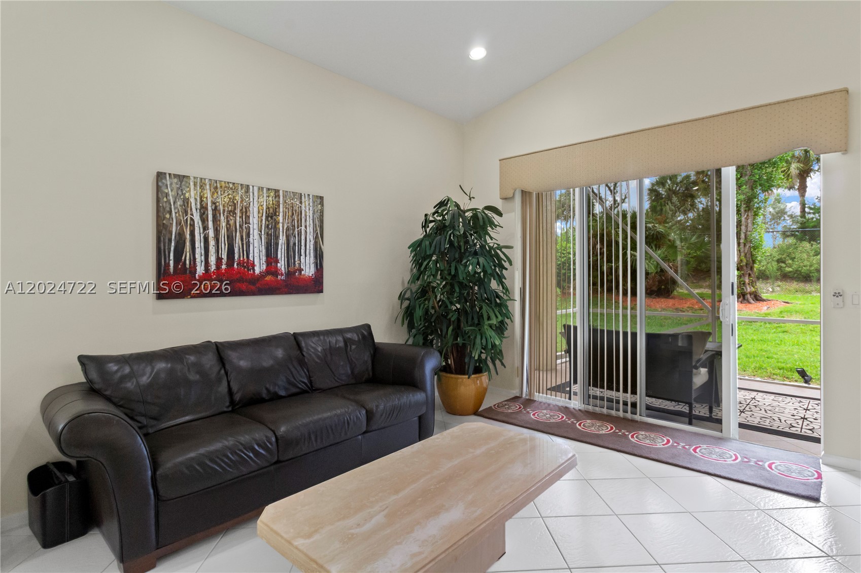 TWIN LAKES - Residential