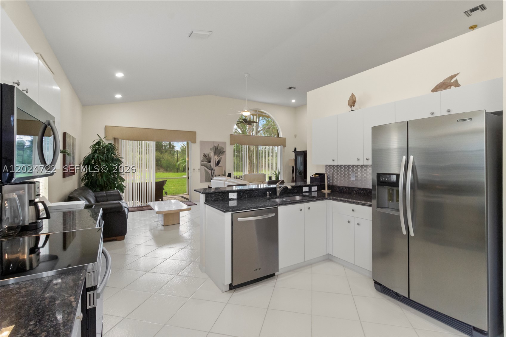 TWIN LAKES - Residential