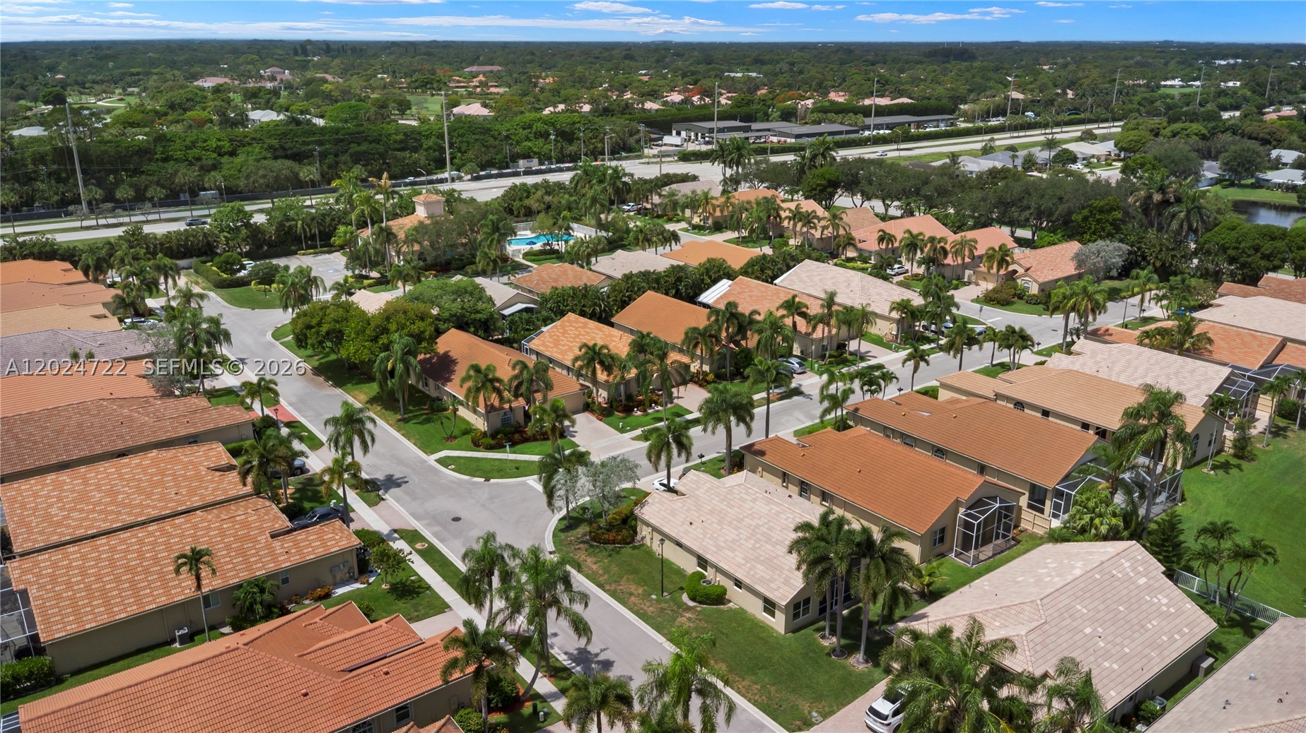 TWIN LAKES - Residential