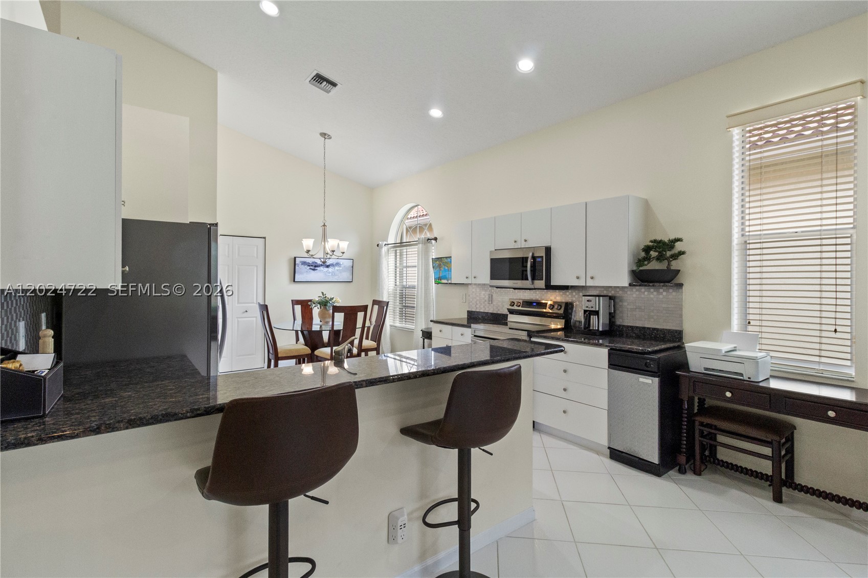 TWIN LAKES - Residential