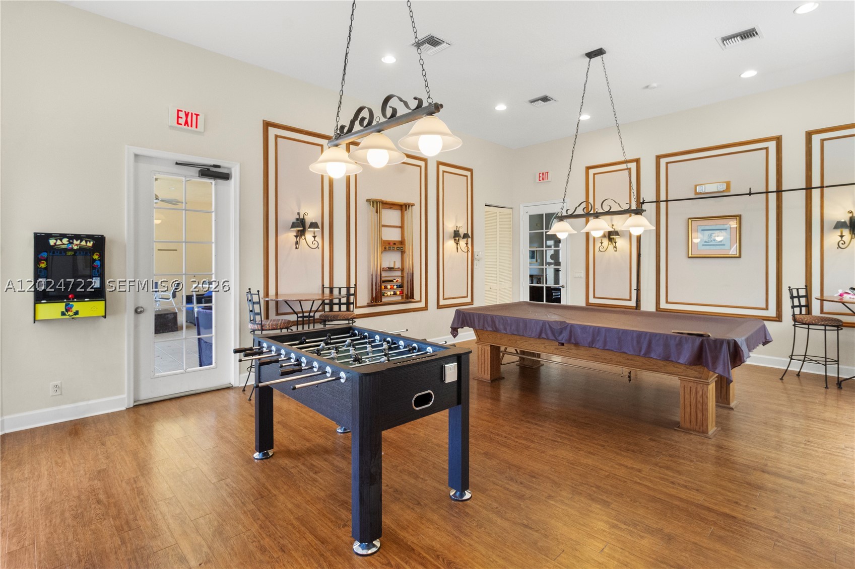 TWIN LAKES - Residential