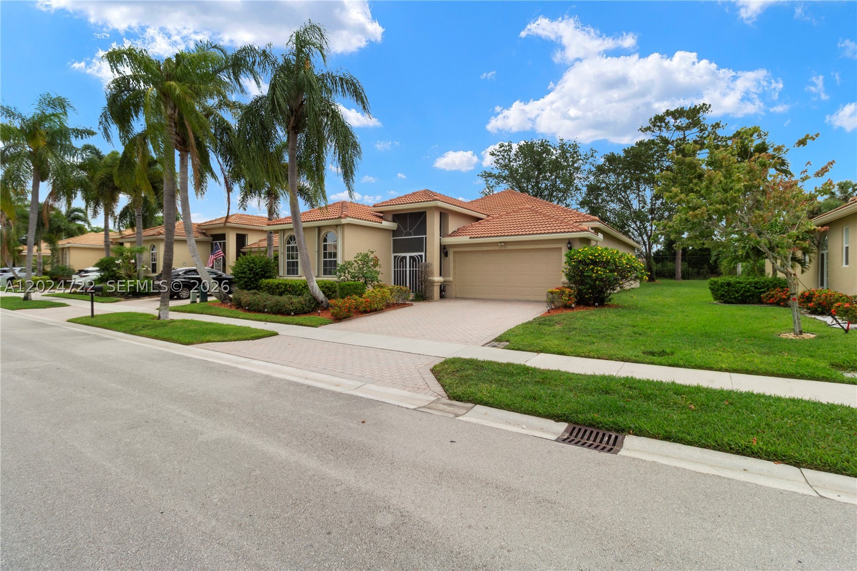 TWIN LAKES - Residential