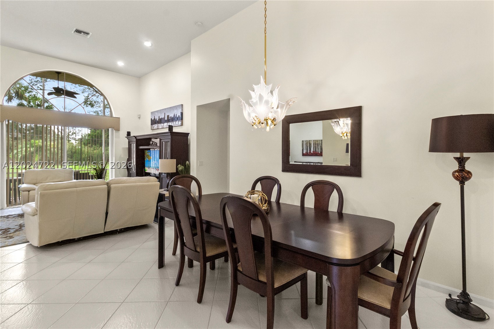 TWIN LAKES - Residential