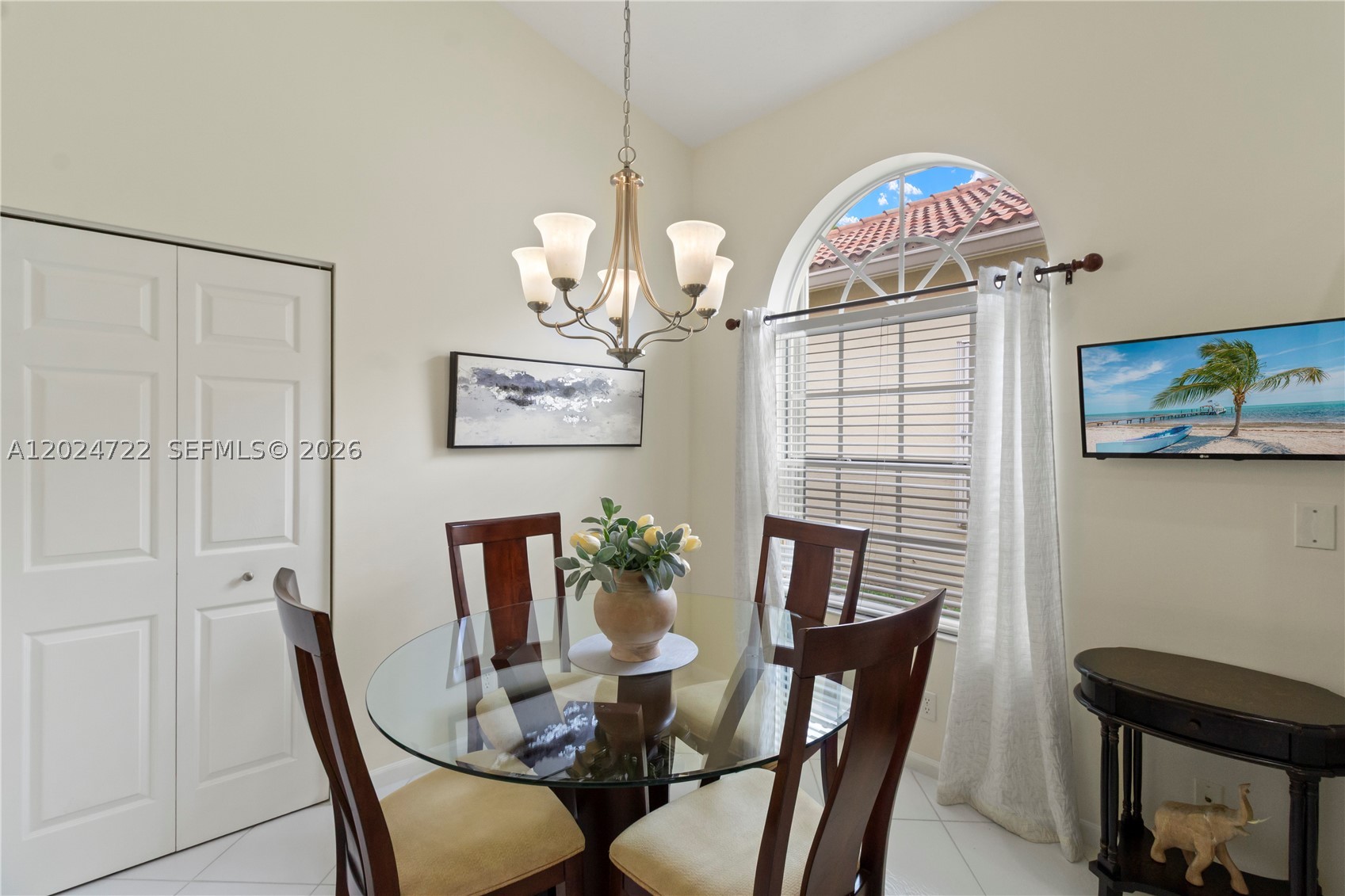 TWIN LAKES - Residential