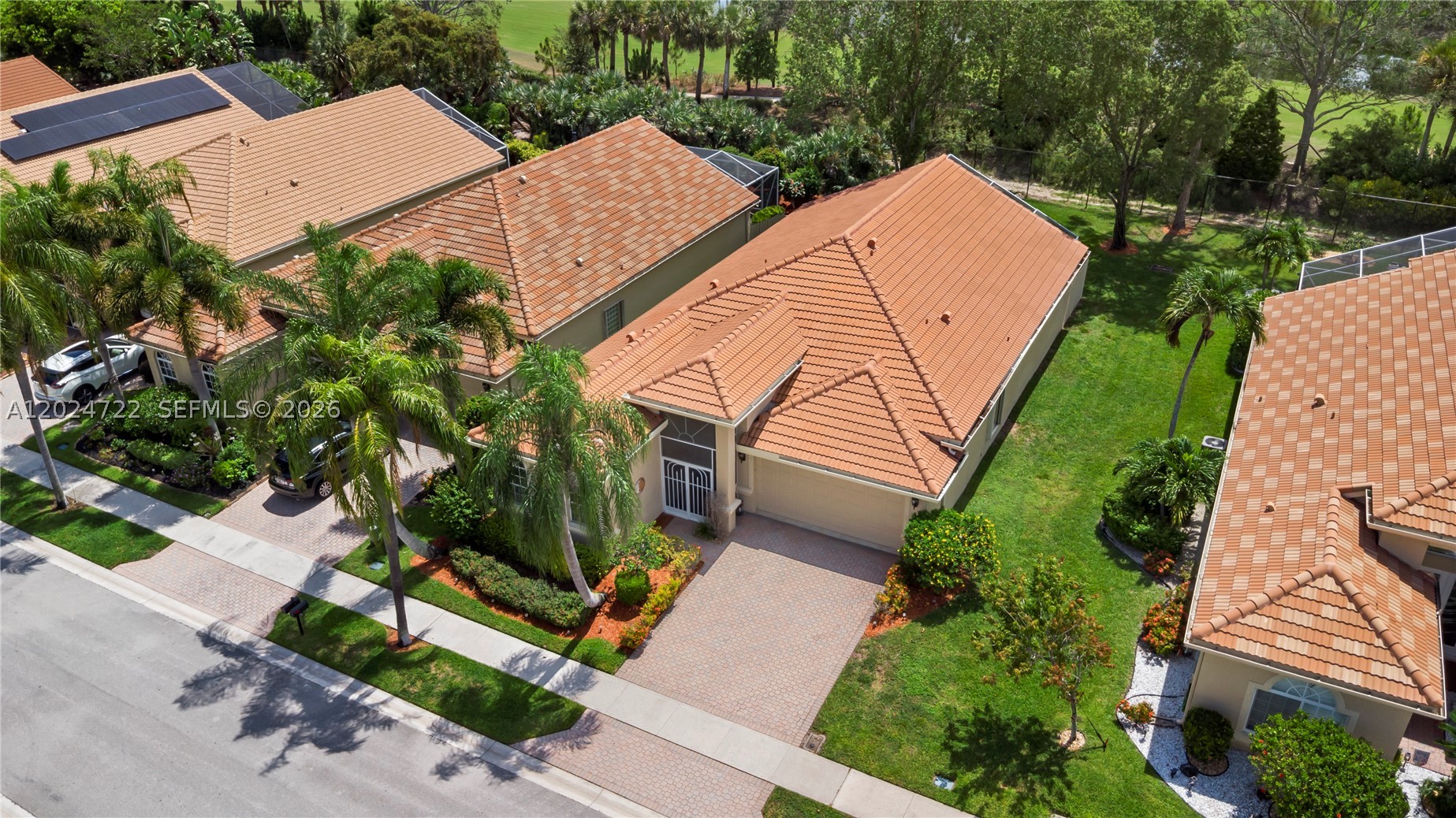 TWIN LAKES - Residential