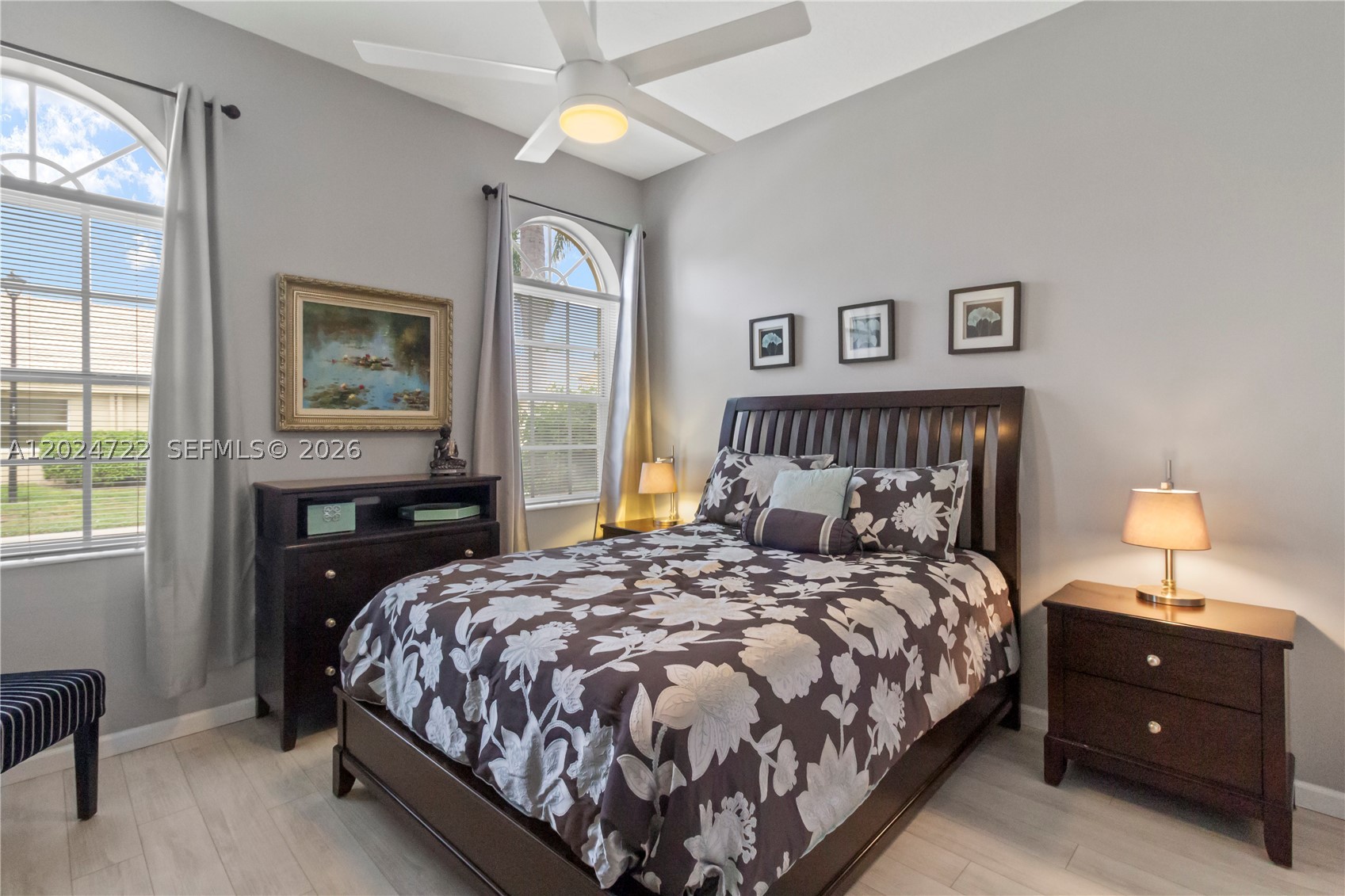 TWIN LAKES - Residential