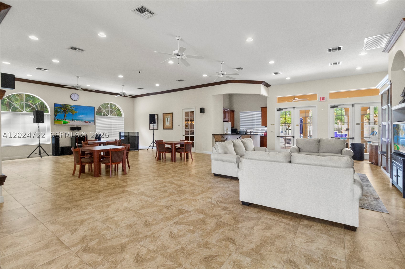 TWIN LAKES - Residential
