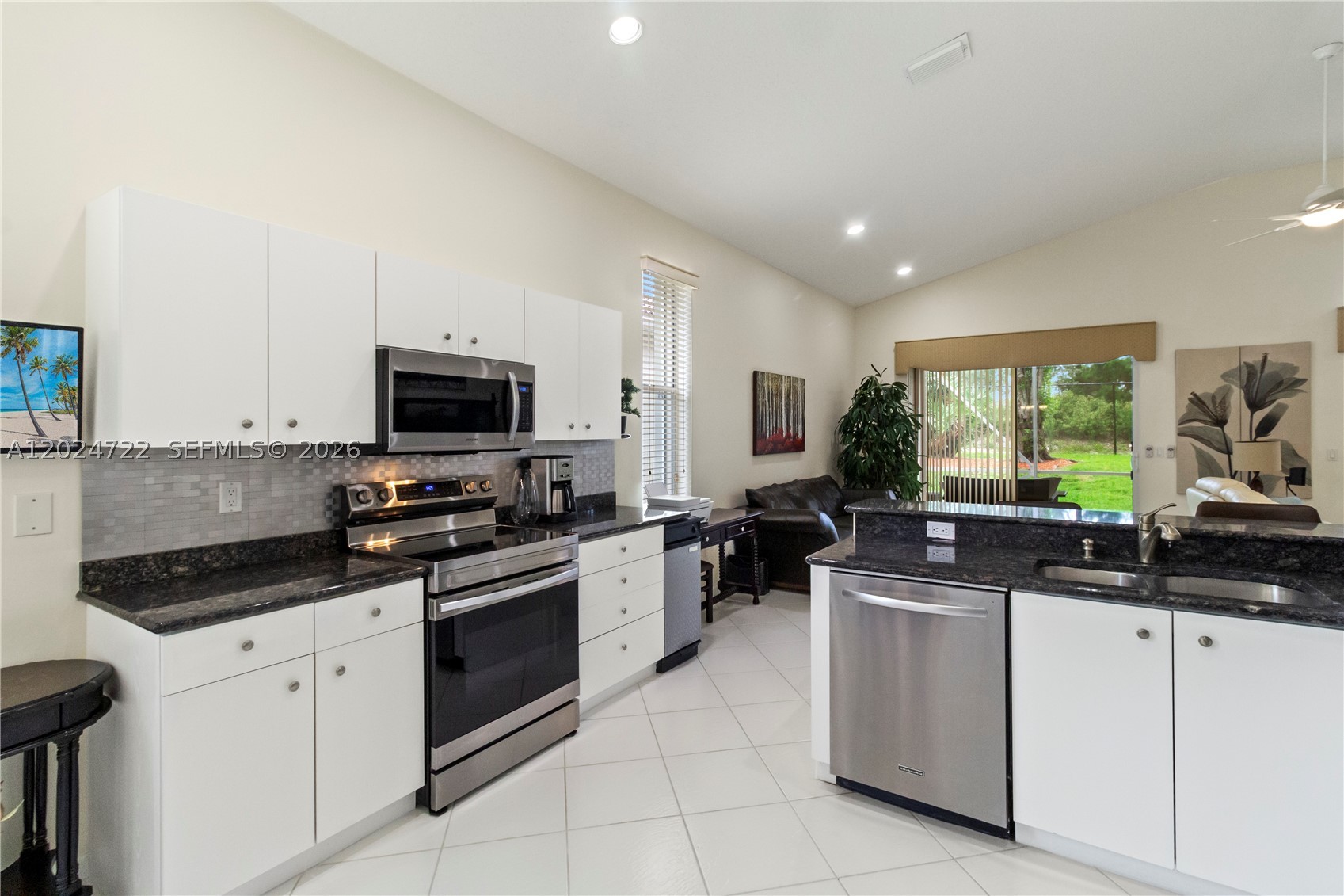 TWIN LAKES - Residential