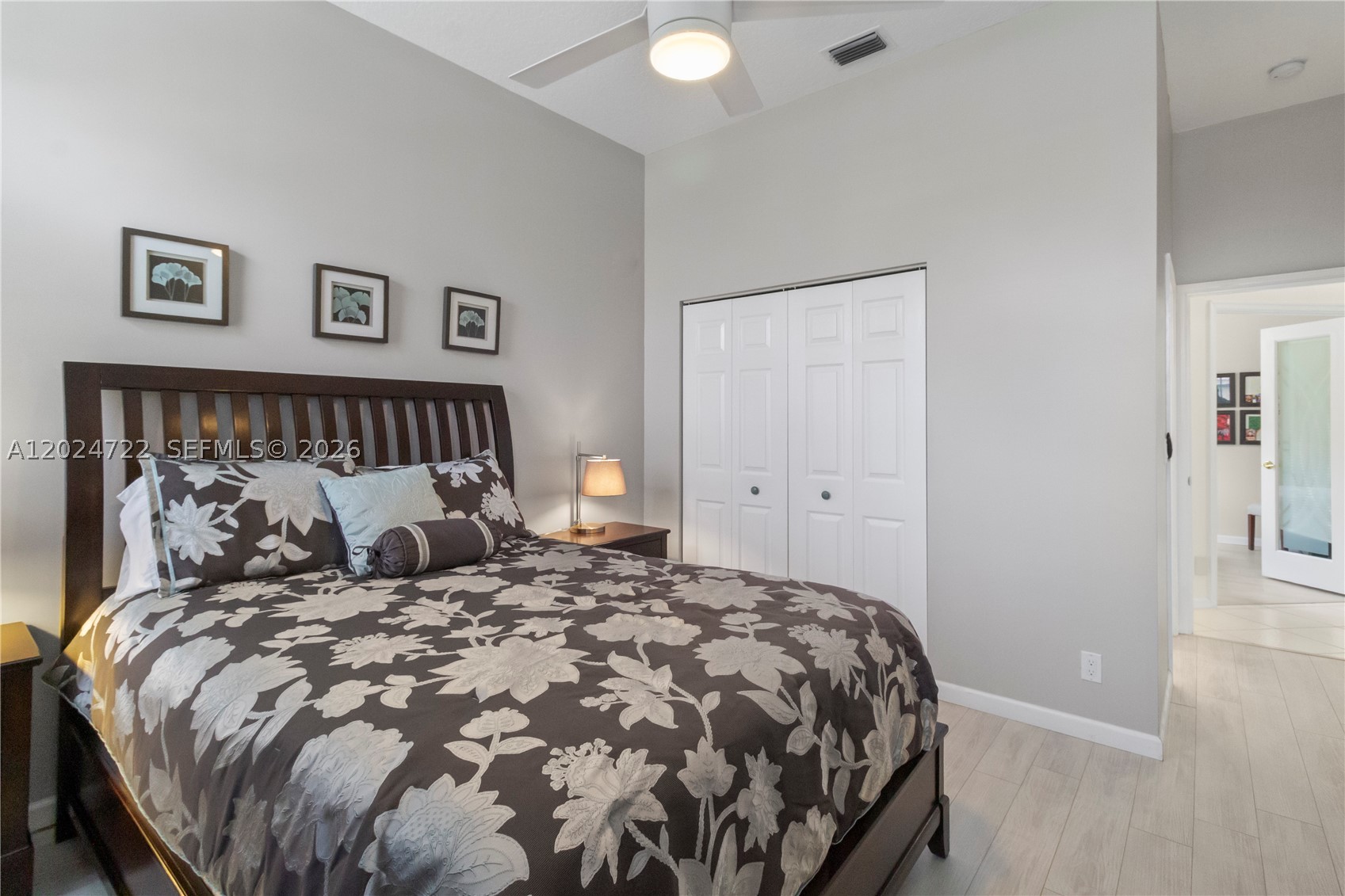 TWIN LAKES - Residential