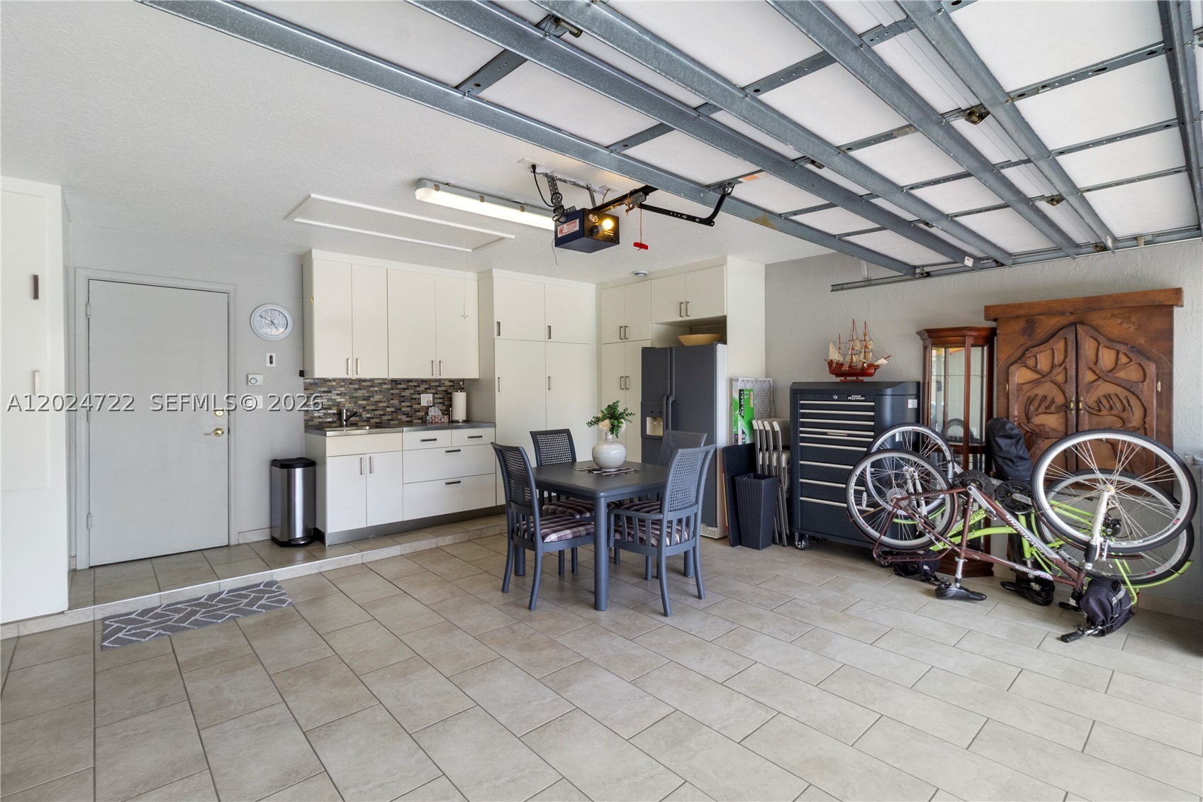 TWIN LAKES - Residential