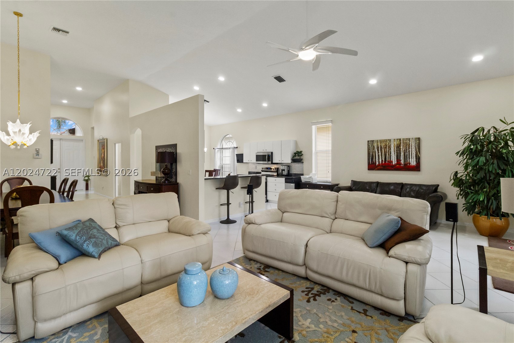 TWIN LAKES - Residential