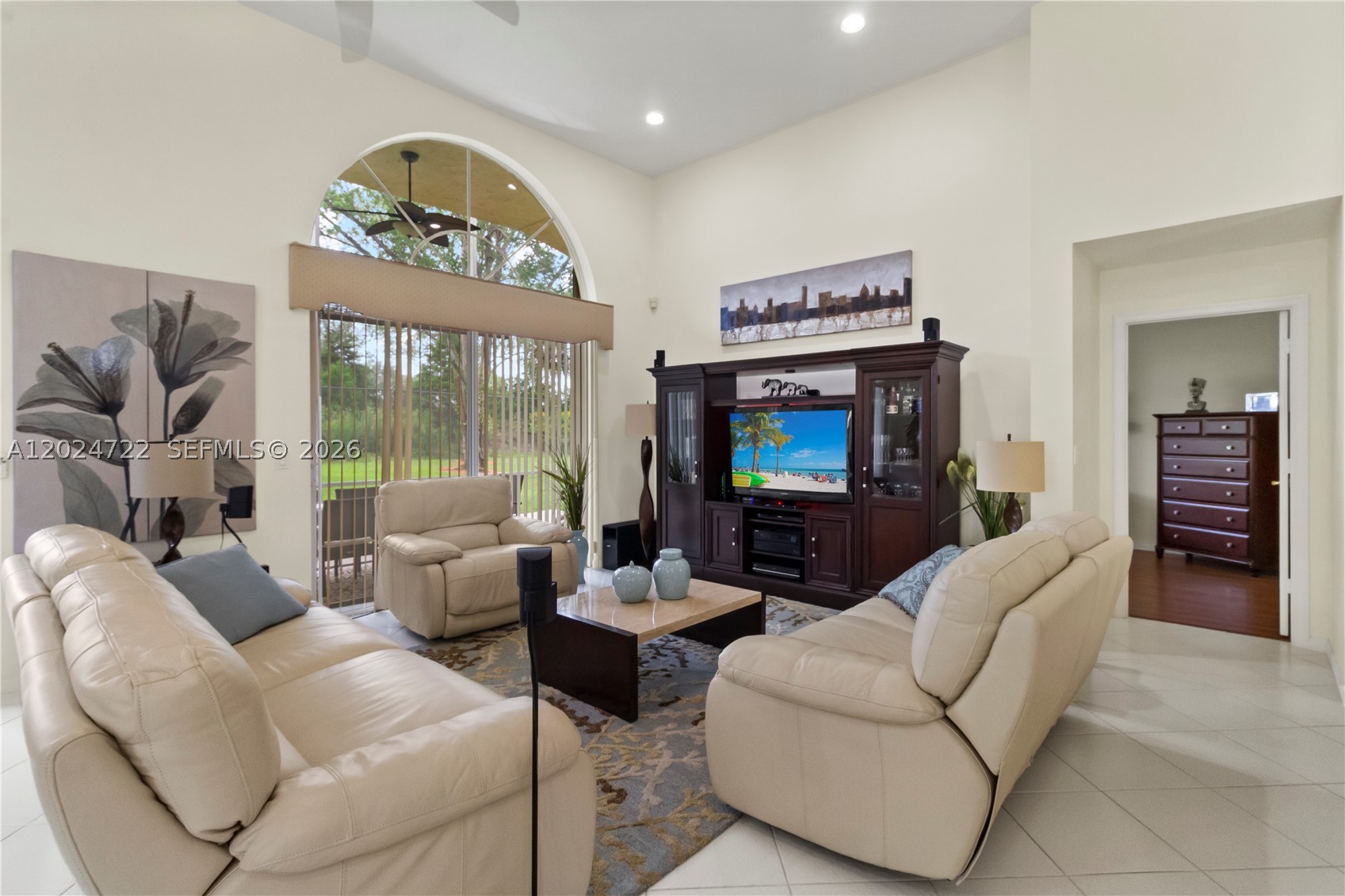 TWIN LAKES - Residential