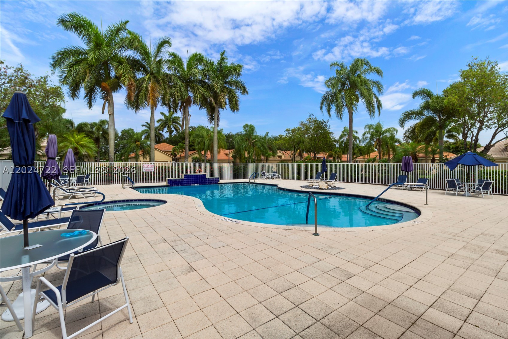 TWIN LAKES - Residential