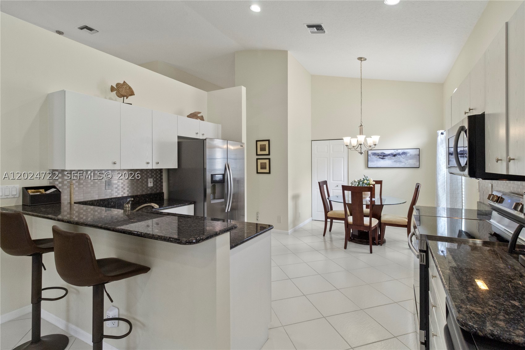 TWIN LAKES - Residential
