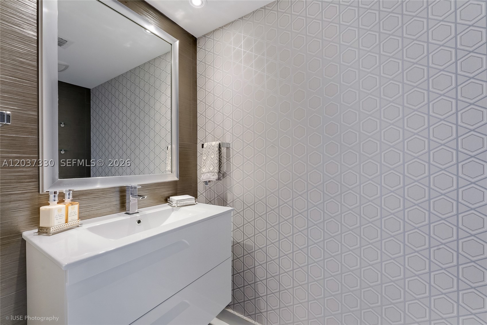 KEY COLONY NO 1 - Residential Lease
