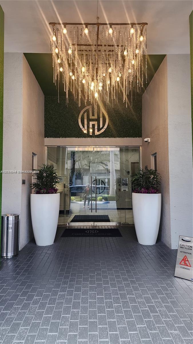 Stunning one-bedroom, one-bathroom apartment located in the heart of Brickell, offering the ultimate urban living experience. This residence features breathtaking intercoastal and city views, along with a combination of tile and laminate wood flooring throughout. The spacious bedroom includes ample closet space, and the unit offers the convenience of an in-unit washer and dryer.
The building provides a full range of amenities, including a resort-style pool, fitness center, spa, business center, barbecue area, and bar/lounge. Residents also enjoy access to a private on-site restaurant with room service. Additional features include 24-hour garage parking and valet service for guests.
Recently painted and well maintained