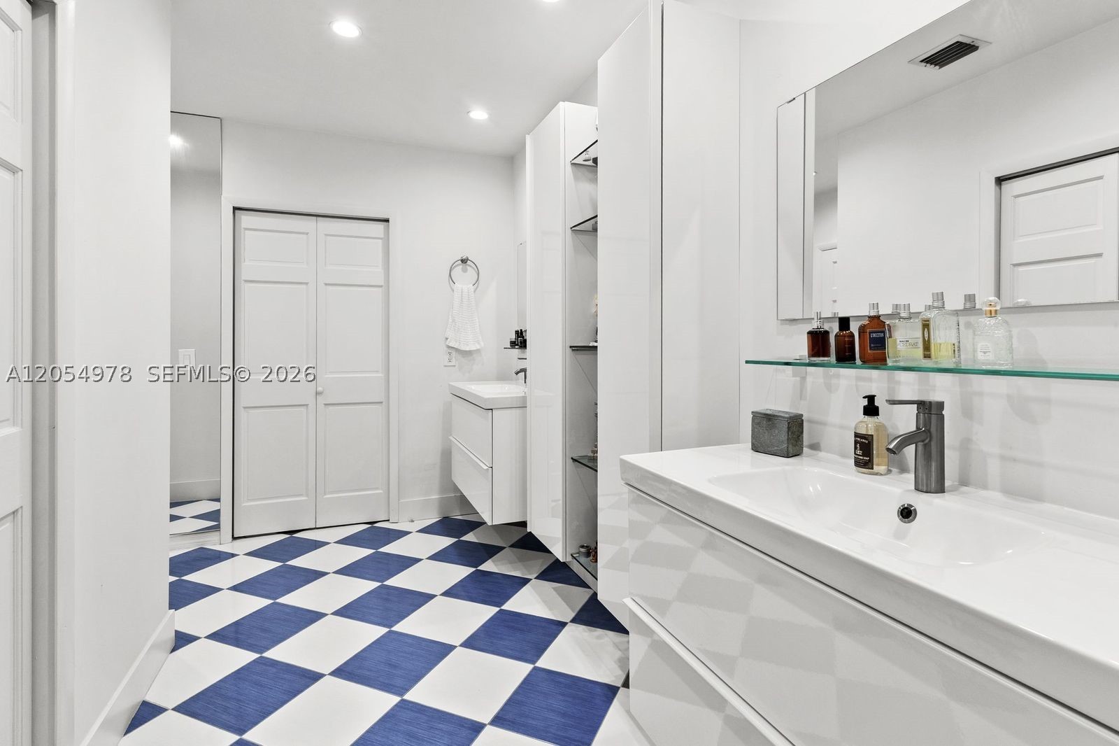CORAL GABLES RIVIERA SEC - Residential