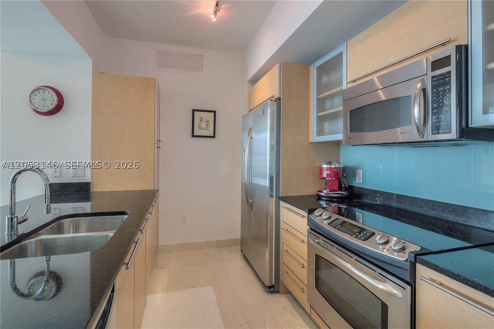 THE PLAZA 851 BRICKELL CO - Residential Lease