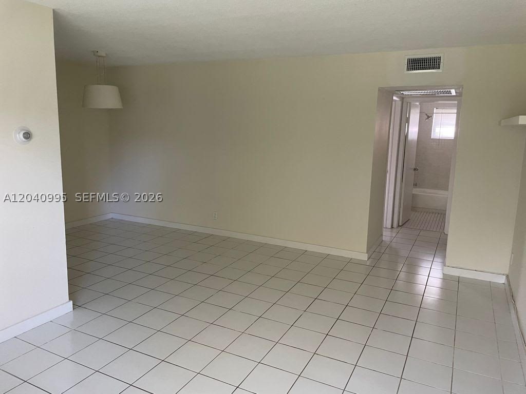 SEVENTEENTH GREEN CONDO - Residential