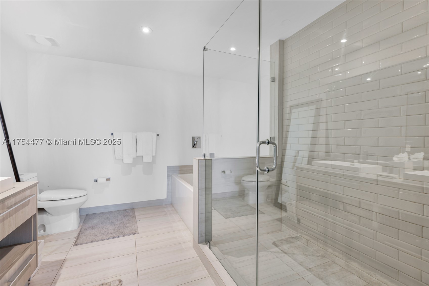 4010 SOUTH OCEAN CONDO - Residential