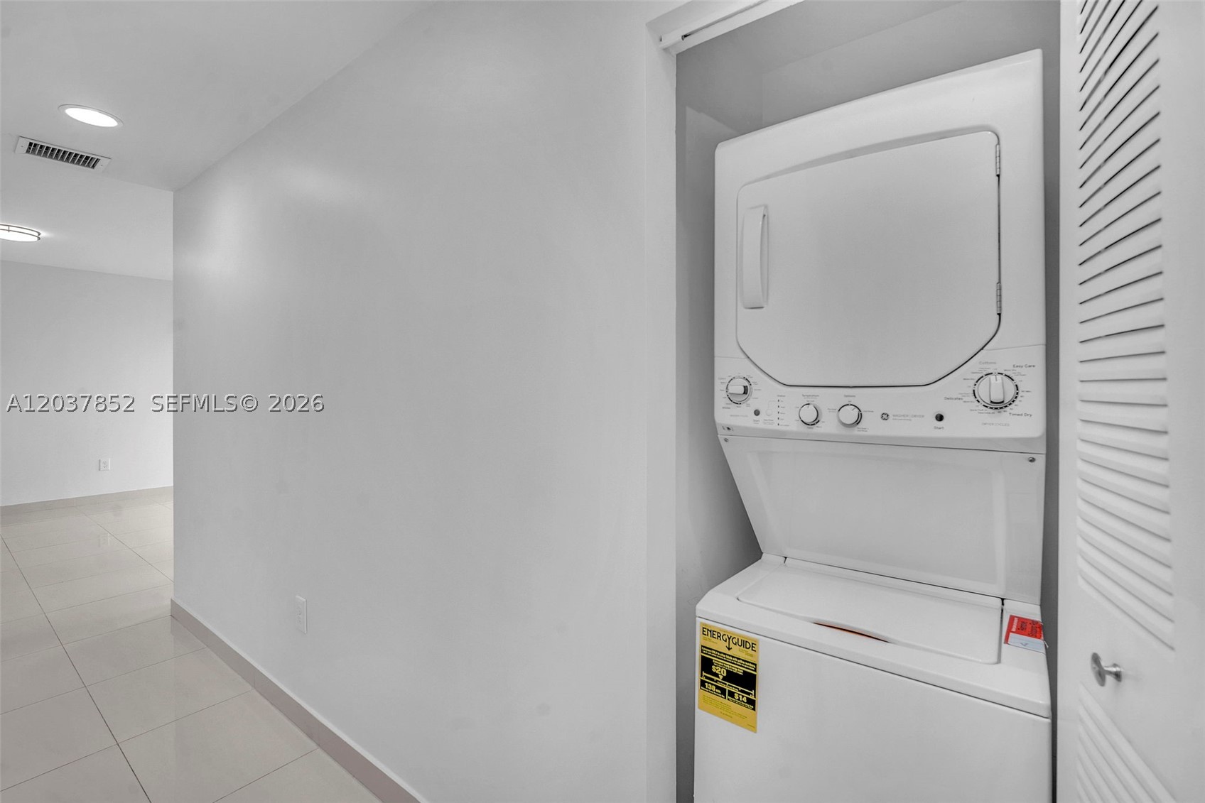 WEITZER AVENTURA PLACE CO - Residential Lease