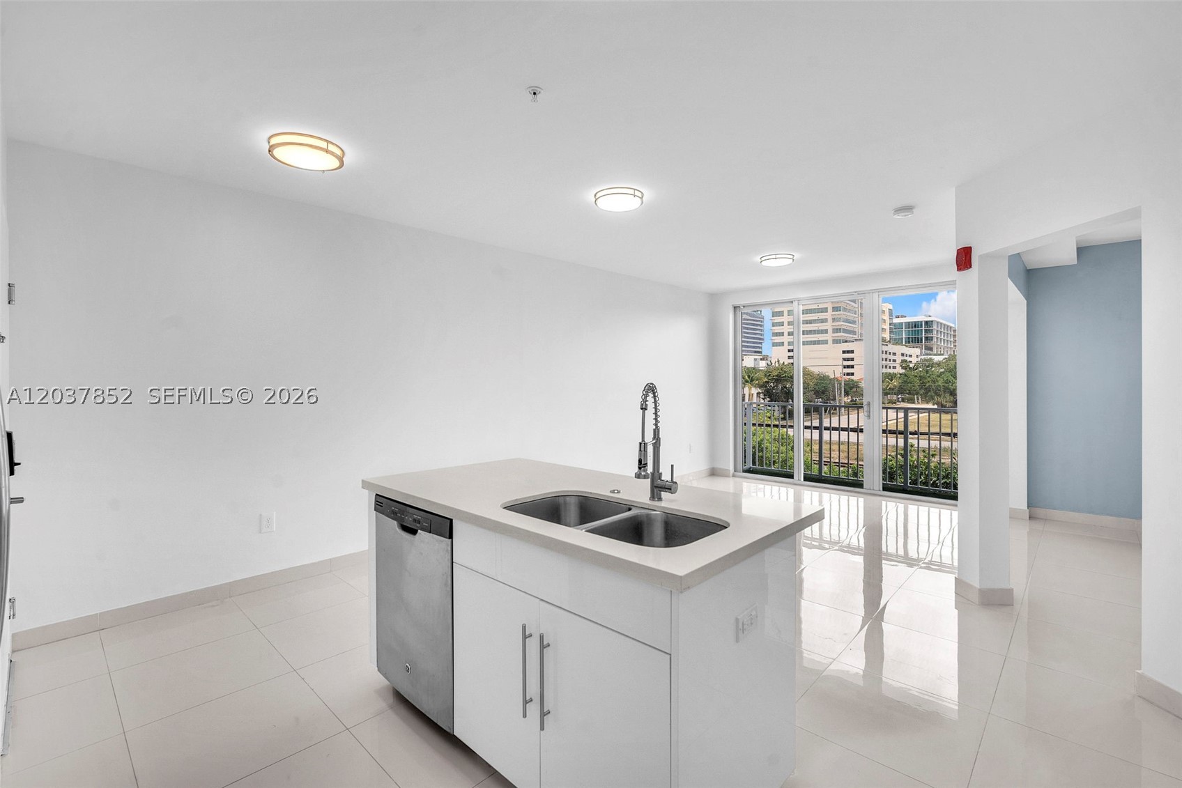 WEITZER AVENTURA PLACE CO - Residential Lease