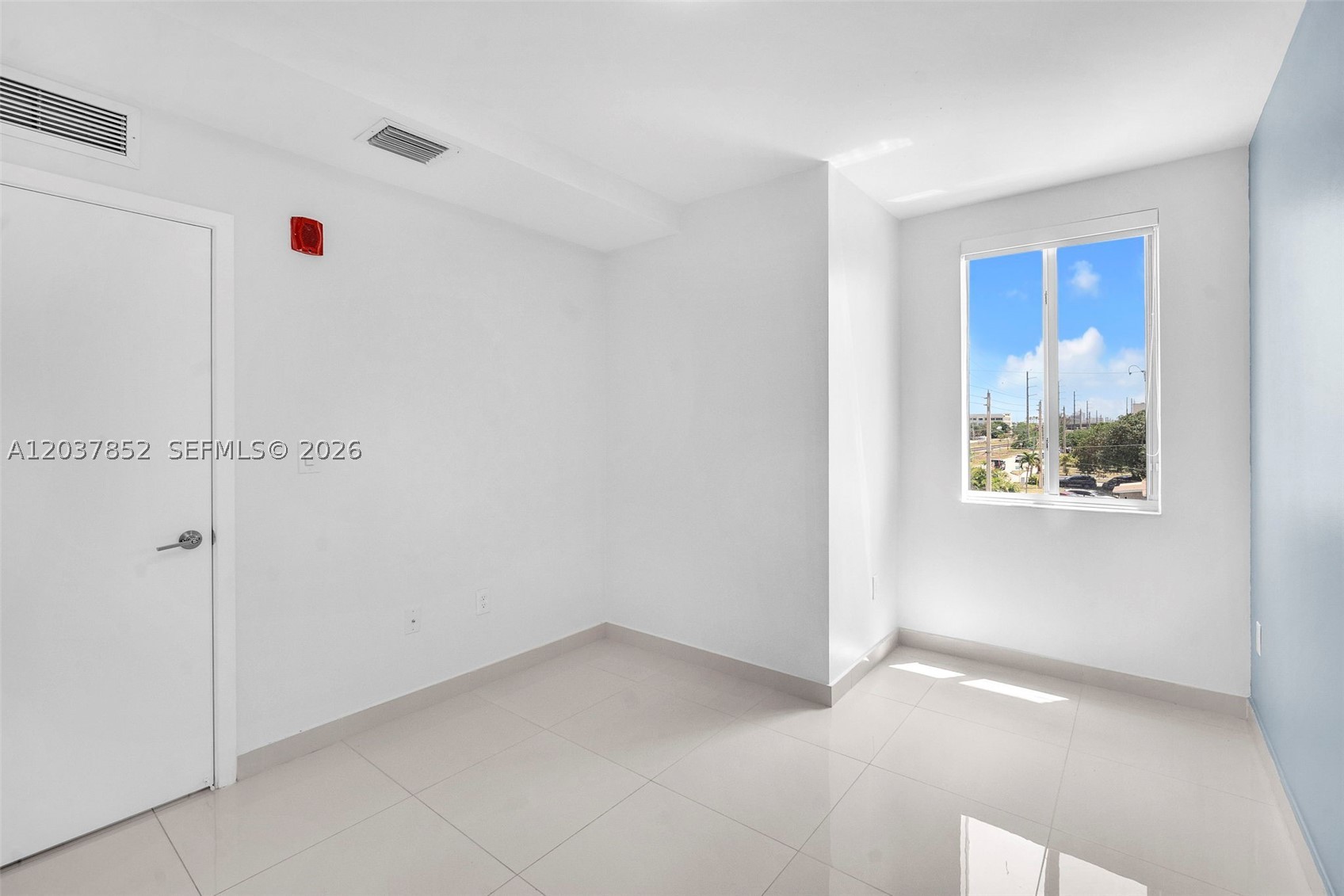 WEITZER AVENTURA PLACE CO - Residential Lease