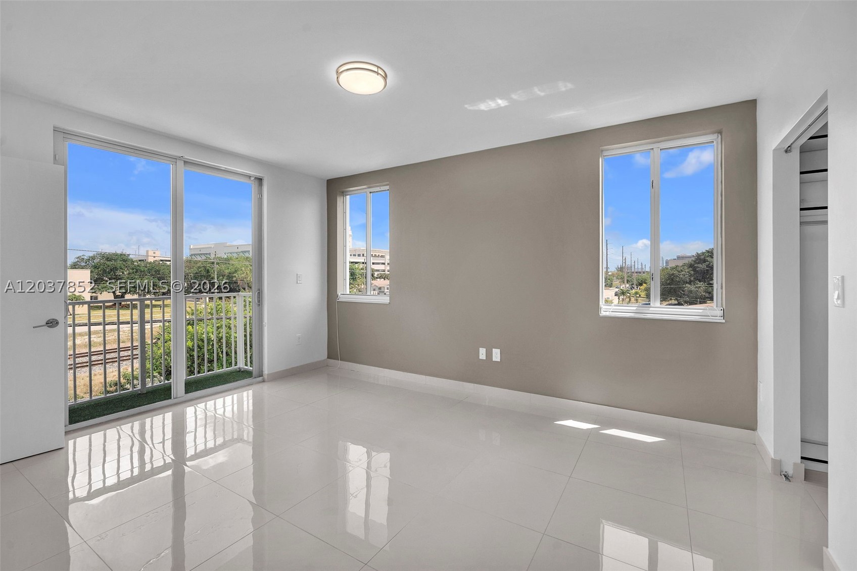 WEITZER AVENTURA PLACE CO - Residential Lease