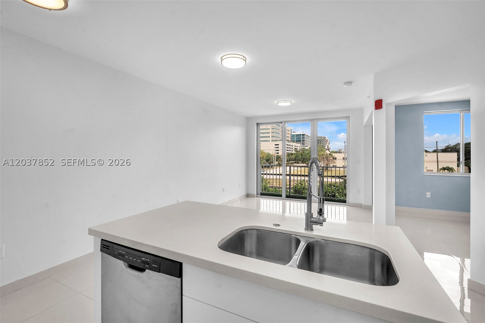 WEITZER AVENTURA PLACE CO - Residential Lease
